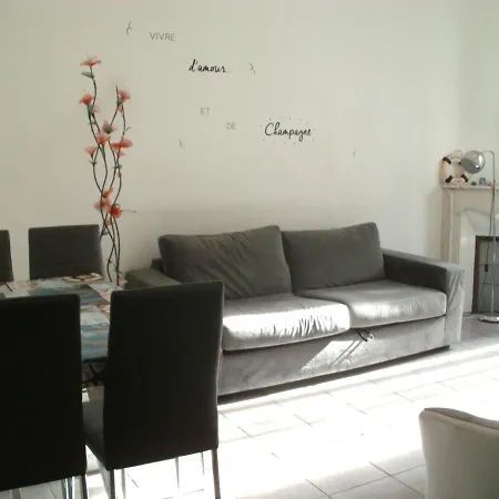 Port Lympia Apartment *